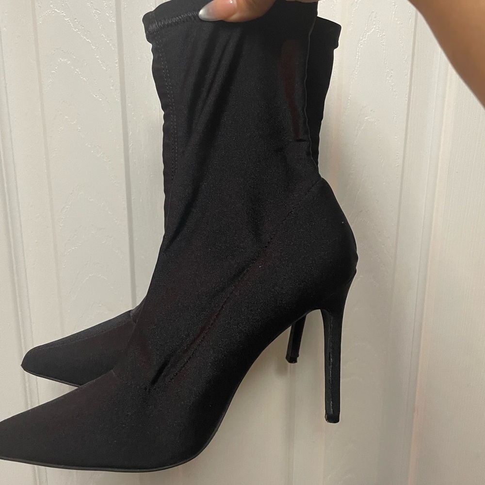 SOLD*Elegant Black Stiletto Heel Boots